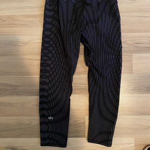 Black and gray alo yoga leggings